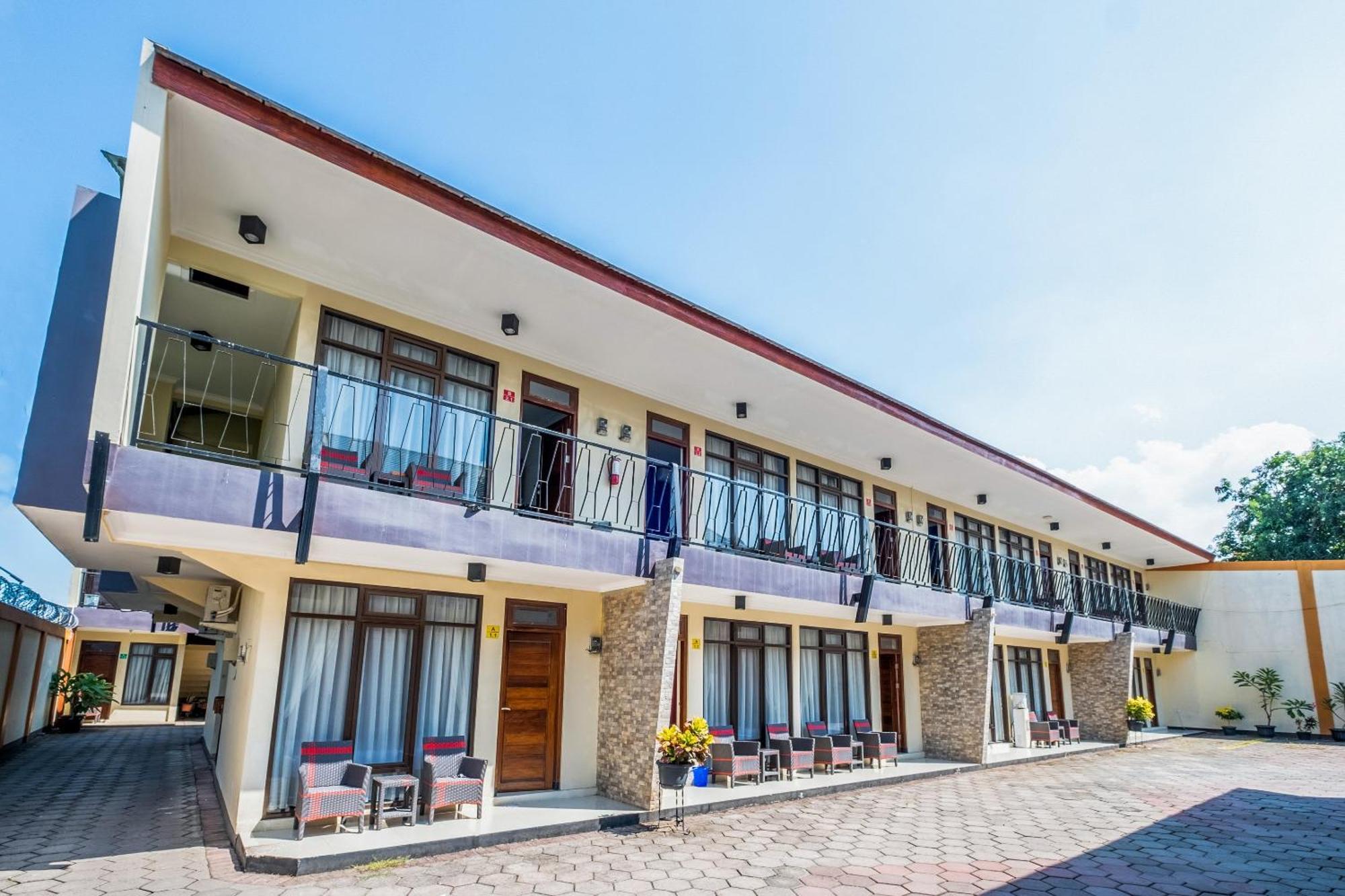 Oyo Collection O 1032 Rahayu Residence Syariah Cirebon Exterior photo